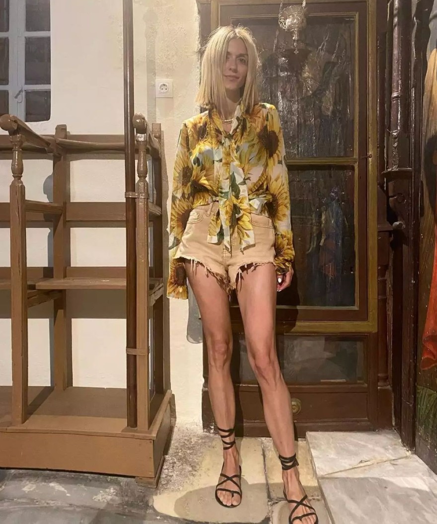 Σοφία Καρβέλα στη Μύκονο