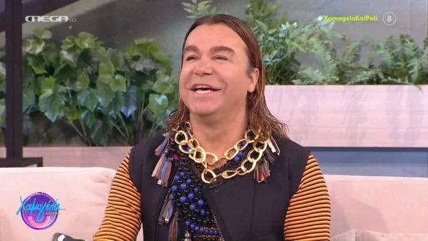 Του την ''έφεραν'' μπροστά σε όλους - Έσβησαν τούρτα στον Τρύφωνα Σαμαρά για τα γενέθλιά του