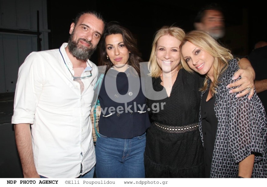 Τσαφούλιας και Μενενάκου ποζάρουν αγκαλιά με την Πέγκυ Ζήνα και τη Μαριάννα Τουμασάτου