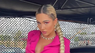 Σε πισίνα στην αγκαλιά του Dj Stephan - Χαμογελάει ευτυχισμένη και  full in love η Έλενα Τσαγκρινού