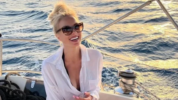 Με κοιλιακούς που ''κόβουν'' την ανάσα - Έτσι είναι το σώμα της Νόβα 7 μήνες μετά τη γέννα