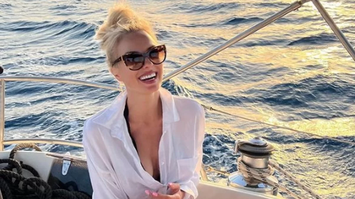 Με κοιλιακούς που ''κόβουν'' την ανάσα - Έτσι είναι το σώμα της Νόβα 7 μήνες μετά τη γέννα