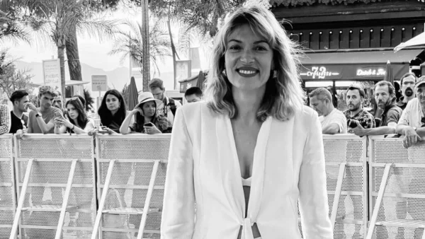 Γενέθλια για την Βίκυ Καγιά - Η αρετουσάριστη φωτογραφία με μαγιό και η αποκάλυψη της ηλικίας της