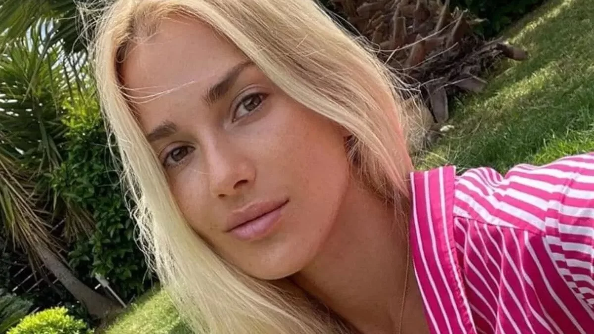 Με καστανό χρώμα μαλλιών και μικρότερα χείλη - Έτσι ήταν πριν τις πλαστικές η Βικτώρια Καρύδα