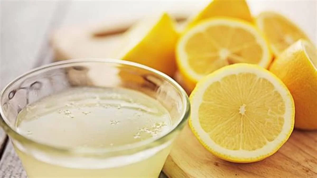 Σε περίπτωση που σου έχει περισσέψει λεμόνι μην το πετάξεις - Το απόλυτο tip για να κάνεις καινούργια τα αγαπημένα σου παπούτσια