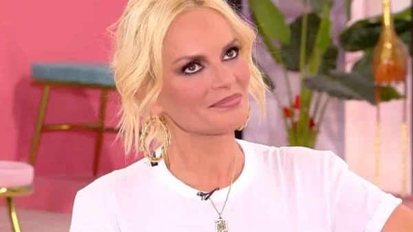 «Να κοιτάξουμε τα ψέματα που καλύπτουμε!» - "Καταπέλτης" με μία ανάρτηση της η Έλενα Χριστοπούλου