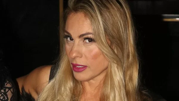 Μελαχρινός με μούσια και πολύ γοητευτικός - Ο επί χρόνια σύντροφος της Ζώζας Μεταξά