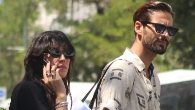 Οι casual εμφανίσεις της Ραφαέλας Ψαρρού και του Γιώργου Καράβα στους δρόμους της Αθήνας