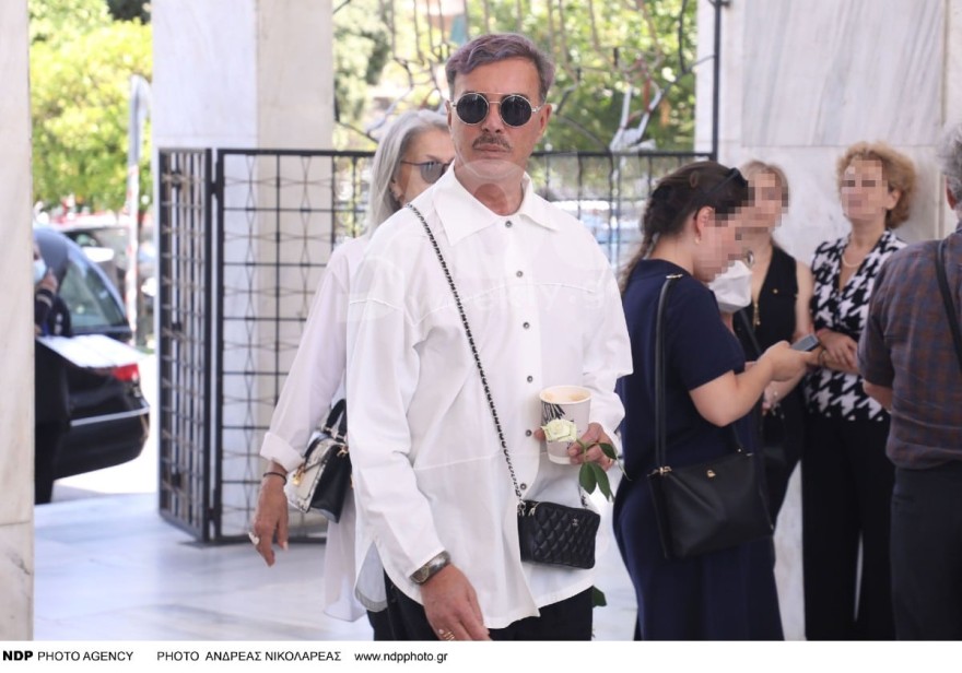 Λάκης Γαβαλάς