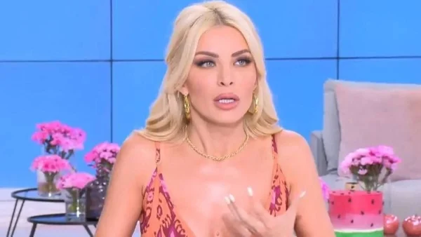 «Ισχύει ότι ζήτησες η ίδια...» - Η Καινούργιου απαντά ανοιχτά για την αποχώρηση του αρχισυντάκτη της από το Super Κατερίνα