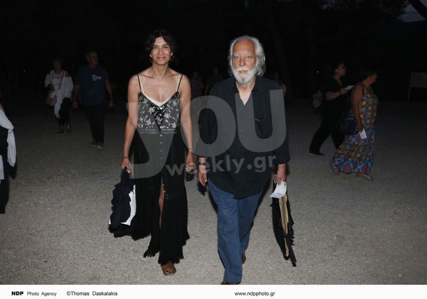 Αντιγόνη Κουλουκάκου μαύρο αέρινο φόρεμα