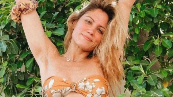 Ντυμένη στα λευκά λίγους μήνες πριν γίνει μαμά - Η νέα φωτογραφία της Συνατσάκη με φουσκωμένη κοιλίτσα