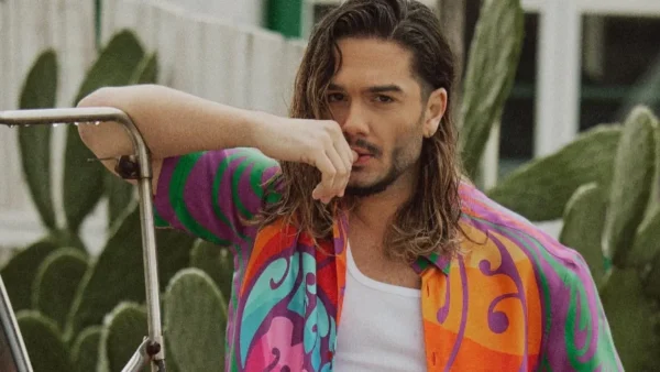 Ημίγυμνος και μαυρισμένος πάνω σε σκάφος - Χιλιάδες αντιδράσεις με την νέα φωτογραφία του Χρήστου Μάστορα