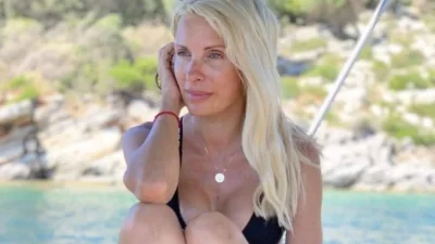 Η φωτογραφία της Ελένης Μενεγάκη αγκαλιά με τον Ματέο Παντζόπουλο και τις 3 κόρες της, Λάουρα, Βαλέρια, Μαρίνα