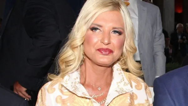 Ο ξέφρενος χορός της Μαρίνας Πατούλη στο μαγαζί της στην Μύκονο - Τραγουδούσε και έστελνε φιλιά