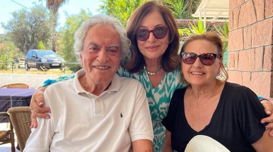 Χάρις Αλεξίου