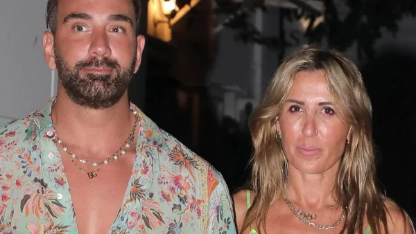 Πράσινο με print καμηλοπάρδαλης - Το ιδιαίτερο φόρεμα της 46χρονης Πηγής Δεβετζή στη Μύκονο