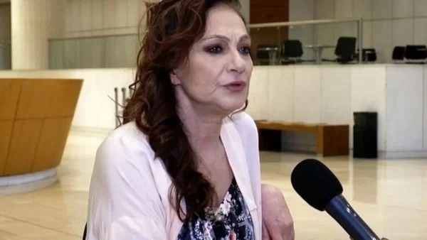 Me casual look και χωρίς ίχνος μακιγιάζ - Η Φιλαρέτη Κομνηνού όπως δεν την έχουμε ξαναδεί μέχρι τώρα