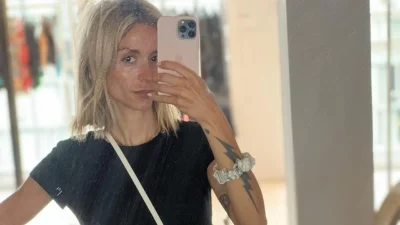 Με την πιο στιλάτη τσάντα, αξίας 1.200 ευρώ, από τον οίκο Loewe, η Σοφία Καρβέλα στη Νέα Υόρκη (photo)