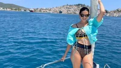 Σούσουρο σε παραλία της Αστυπάλαιας με την Σταματίνα Τσιμτσιλή - Την χάζευαν όλοι γιατί...