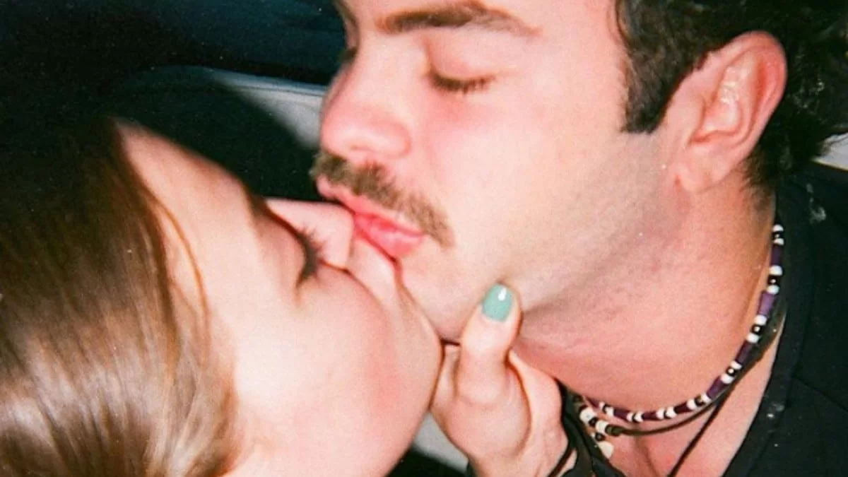 Έτσι όπως δεν τους έχετε ξαναδεί - Η Μερκούρη και ο Λάτσιος "ξεσάλωσαν" στην Άνδρο σε βραδινή τους έξοδο