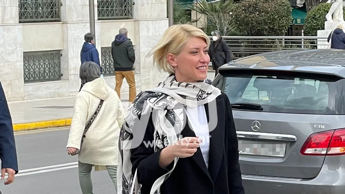 Ξανθιά και σικάτη όπως η κόρη της - Η κούκλα μητέρα της Σίας Κοσιώνη