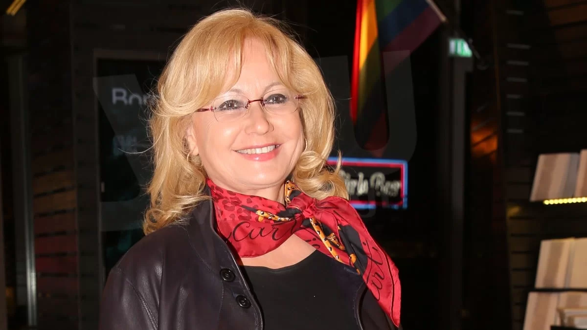 Καμία σχέση με την Αγγελική Νικολούλη - Στο φως σπάνια φωτογραφία με την κούκλα μελαχρινή αδερφή της, Μαρία