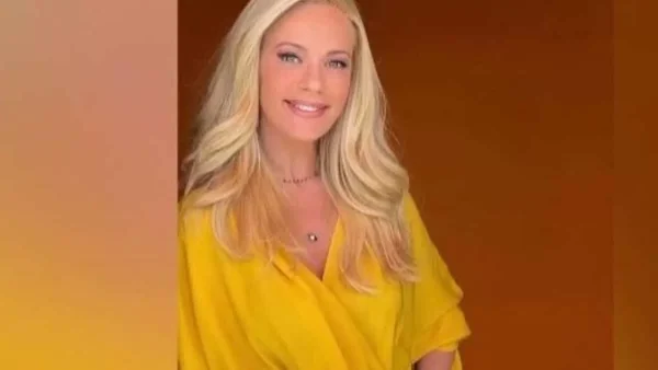 Κάνει τα μποτέ της λίγο πριν την πρεμιέρα - Καλυμμένη με άργιλο σε όλο της το κορμί η Ζέτα Μακρυπούλια