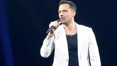 Στιγμές τρόμου για τον Κωνσταντίνο Αργυρό - Διέκοψε την συναυλία του