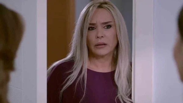 Elif: Η Κιγιμέτ τυφλωμένη από θυμό και μίσος χτυπάει με μια σιδερένια ράβδο τη Φικρέτ