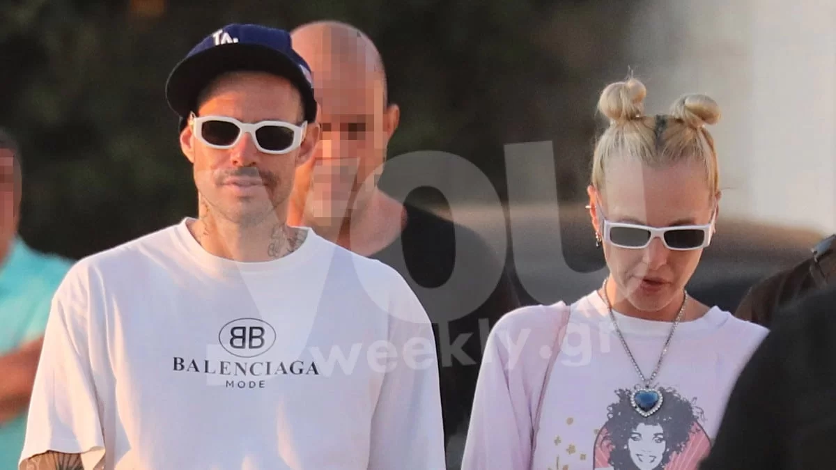 Τους "χάζευε" όλο το νησί - Με μίνι και φούτερ στην Μύκονο η Τάμτα στο πλευρό του Πάρι Κασιδόκωστα