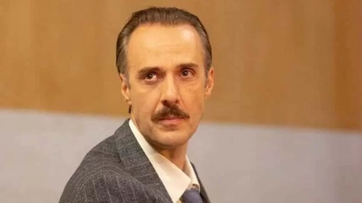 Ξύρισε το μουστάκι του και έβαλε γυαλιά - Άλλος άνθρωπος ο Χρήστος Πλαΐνης μετά το τέλος των Άγριων Μελισσών