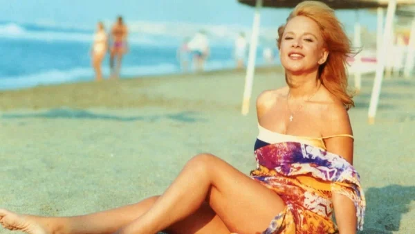 Με αυτό το άρωμα σαγήνευε τα πλήθη - Από πολύ ακριβό οίκο έπαιρνε την κολόνια της η Αλίκη Βουγιουκλάκη