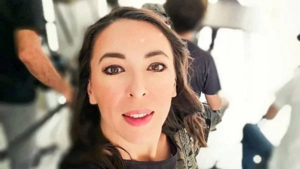 Πόζαρε ανέμελη φορώντας μόνο το μπικίνι της - Ακομπλεξάριστη και χωρίς ρετούς η Αλίκη Κατσαβού