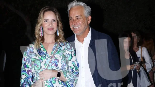 ''Έλαμπε'' στο πλευρό του Κωστόπουλου η Ανίτα Μπραντ - Σπάνια βραδινή έξοδος για το ζευγάρι