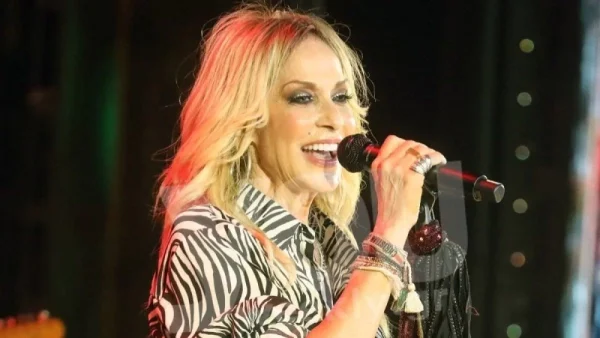 Αστυνομικοί σταμάτησαν την Άννα Βίσση μετά από έξοδό της - Τι συνέβη;