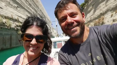 Με τις κόρες τους στην Αλβανία - Χαμόγελα ευτυχίας για τον Ευτύχη Μπλέτσα και την Ηλέκτρα Αστέρη