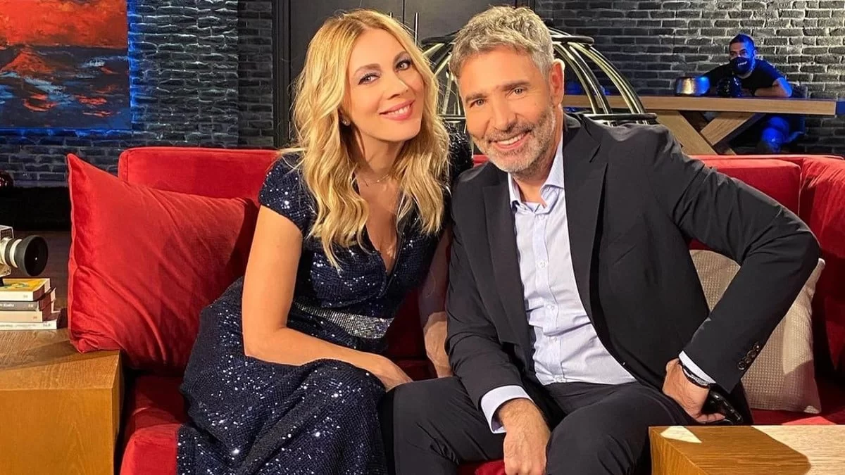 Έχει «πιάτο» την Ακρόπολη - Το γεμάτο φυτά σπίτι της Σμαράγδας Καρύδη και του Θοδωρή Αθερίδη στο κέντρο της Αθήνας