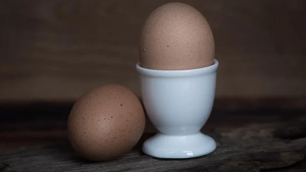 Ρίξε λίγη μαγειρική σόδα την ώρα που βράζεις αυγό - Απίστευτο αυτό που θα συμβεί μόλις σβήσεις το μάτι