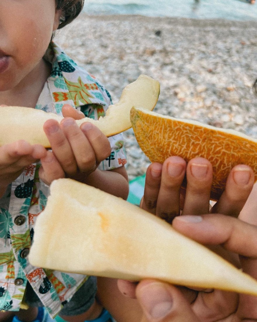 Ο Ορφέας Αυγουστίδης με τη σύζυγό του και το γιο τους