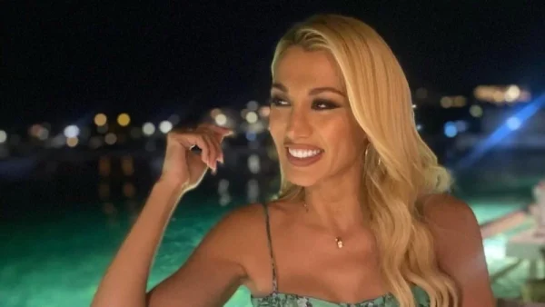 Ανέμιζε το φόρεμά της για να κρύψει την φουσκωμένη κοιλίτσα της - Νέες φωτογραφίες της Σπυροπούλου στον 6ο μήνα της εγκυμοσύνης της