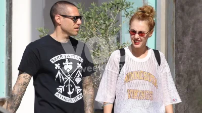 Βγαλμένο από περιοδικό το σπίτι Τάμτα και Κασιδόκωστα στα Νότια Προάστια - Φωτεινό και ολόλευκο