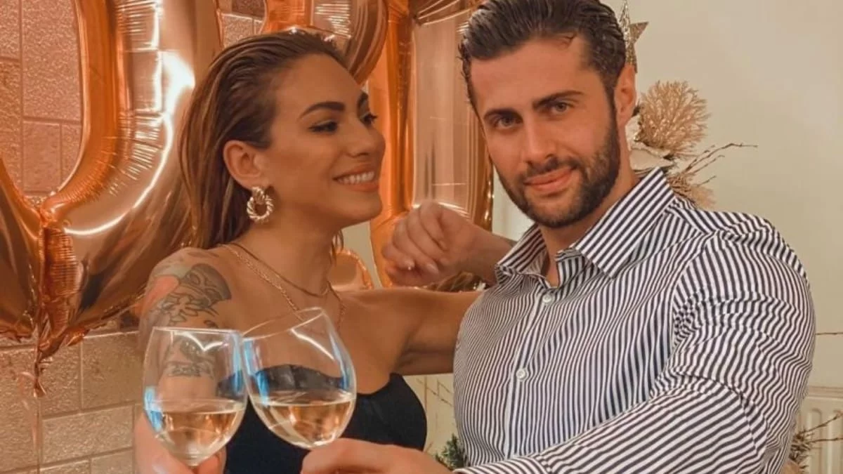 Νεανικό και κλασάτο με πολλά φυτά - Το σπίτι που μένουν Ευρυδίκη Βαλαβάνη και Κωνσταντίνος Βασάλος