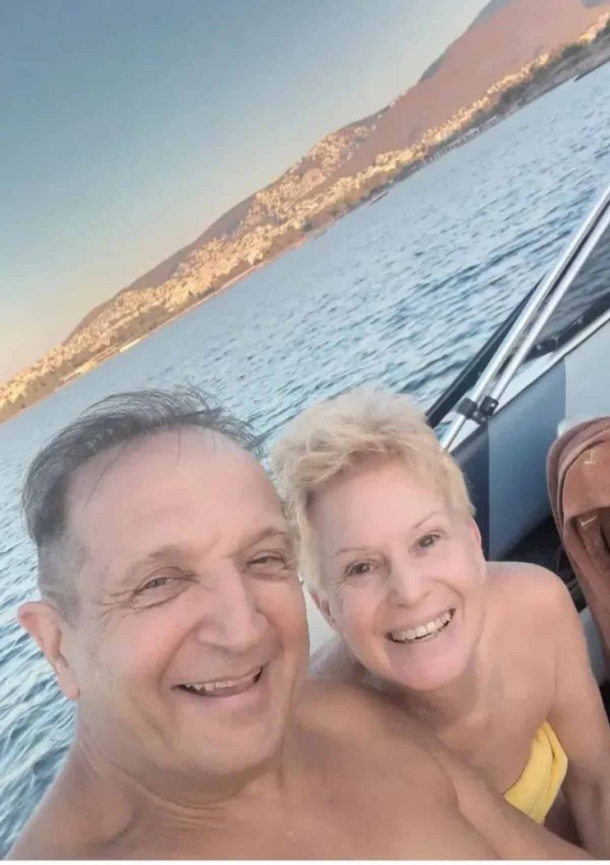 Ο Σπύρος Μπιμπίλας σε απίθανη βαρκάδα στην Βουλιαγμένη