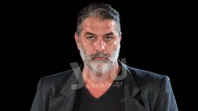 Έλαμπαν τα μάτια τους από την περηφάνια - Η σπάνια φωτογραφία του Μπισμπίκη με τους γονείς του στα παρασκήνια