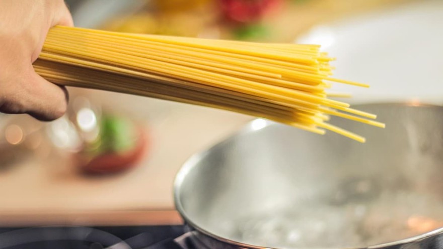 Μακαρονοσαλάτα με μαγιονέζα και γιαούρτι