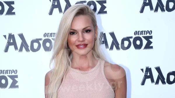 «"Πότε θα παντρευτείς; Πότε θα γίνεις μανούλα;"» - Όλη η αλήθεια για την προσωπική ζωή της Βίκυς Κάβουρα