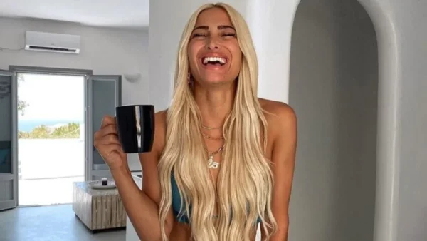 Παραλίγο να κάνει εμετό στην κάμερα - Ατύχημα για την εγκυμονούσα Ιωάννα Τούνη στο ασανσέρ του σπιτιού της