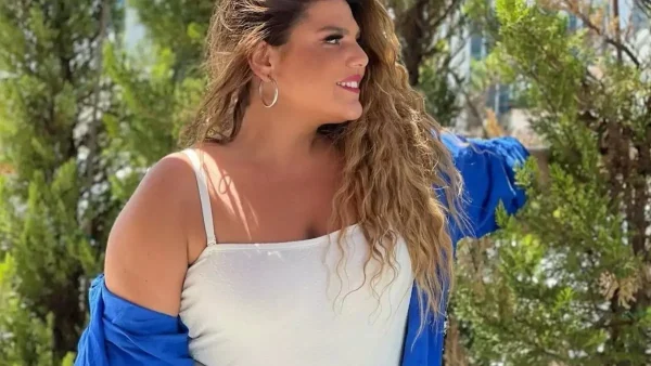 Σχεδόν δεν την αναγνωρίσαμε - Η Δανάη Μπάρκα πόζαρε πασαλειμμένη με άργιλο