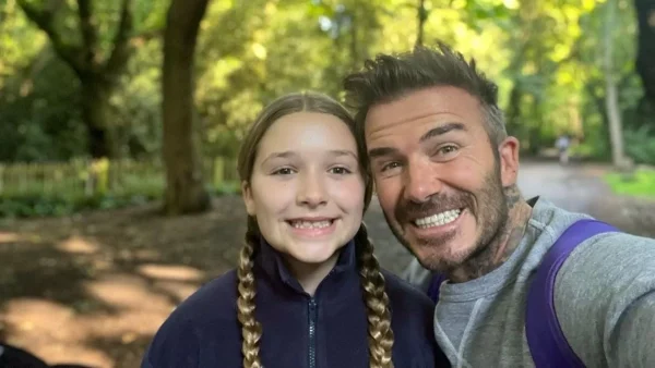 Χόρευε και τραγουδούσε όλη την ώρα - Η άβολη στιγμή που ο Ντέιβιντ Μπέκαμ διασκέδαζε περισσότερο από την κόρη του σε συναυλία